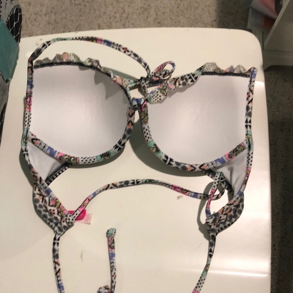 Victoria secret bikini top - Picture 2 of 3